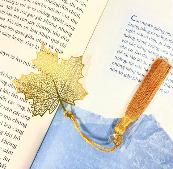 High-quality metal bookmarks with elegant floral and animal shapes